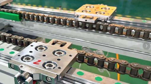 電機(jī)制造廠家如何采用定距鏈條傳動(dòng)輸送機(jī)，實(shí)現(xiàn)效率倍增？