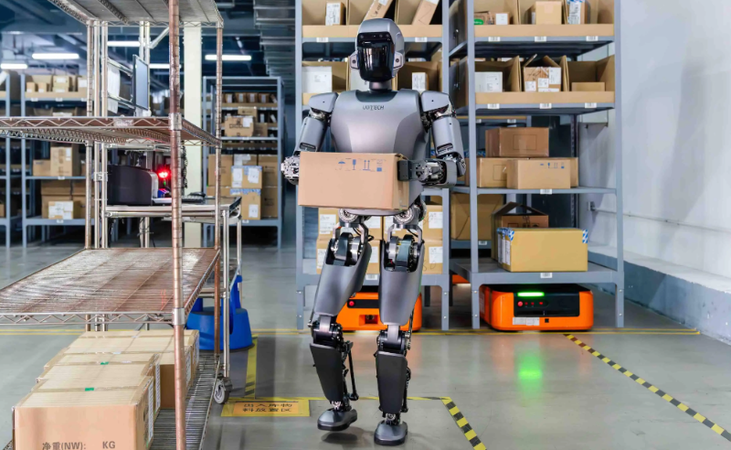 人形機器人搬運重物 網(wǎng)圖1