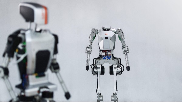 人形機(jī)器人的電機(jī)自動(dòng)化設(shè)備解決方案具備什么優(yōu)勢(shì)？